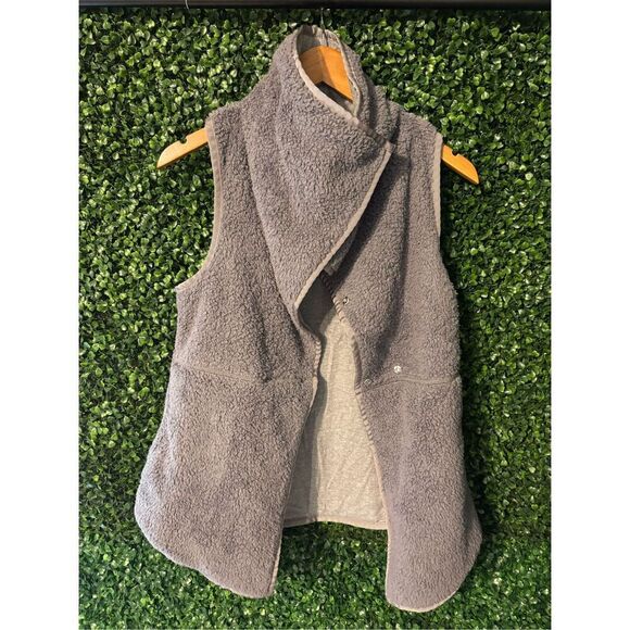 Ivivva Girl 14 Vest Top Gray Reversible Snap Fleece Collar Sleeveless Knit - Picture 1 of 7